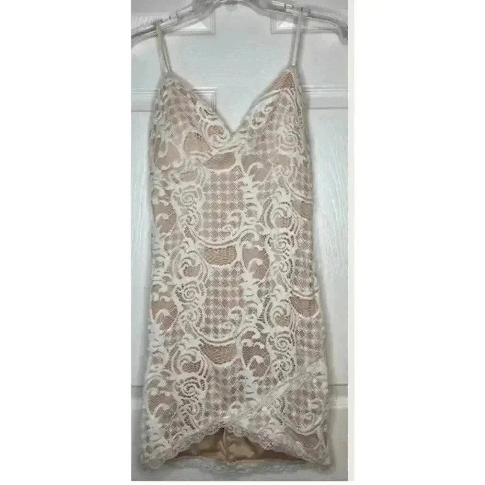 Woman L’ATISTE BY AMY White Nude Illusion Lace Crochet Bodycon Dress Sz Small?